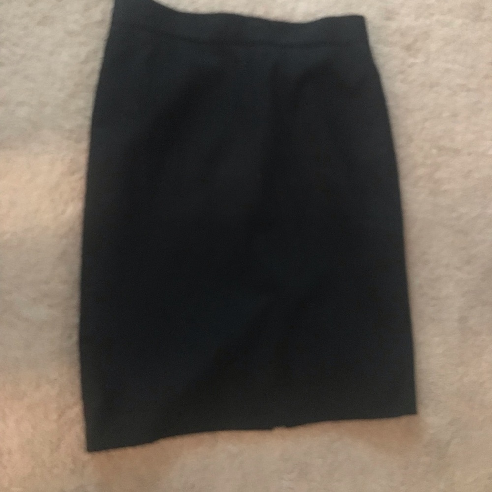 Black Loft straight-lined skirt
